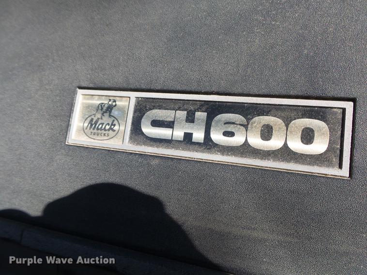 image for item DB7339 1999 Mack CH613 semi truck