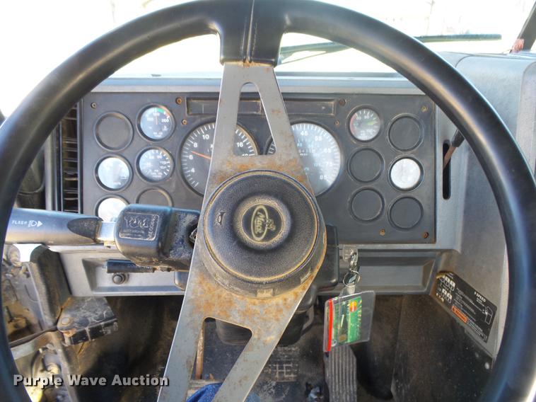 image for item DB7339 1999 Mack CH613 semi truck