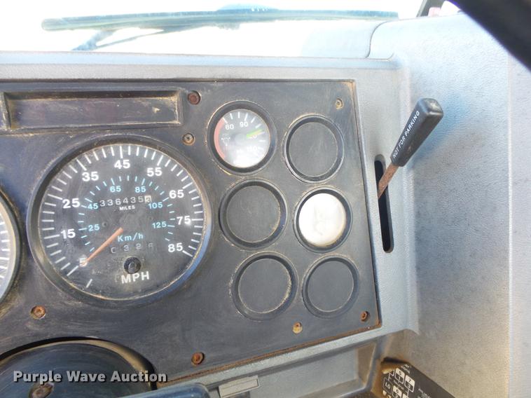 image for item DB7339 1999 Mack CH613 semi truck