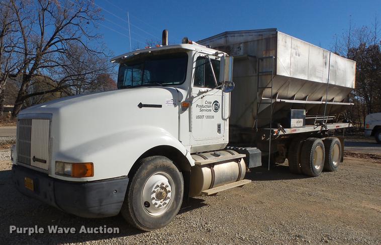 image for item DB7340 1994 International 9400 fertilizer tender truck