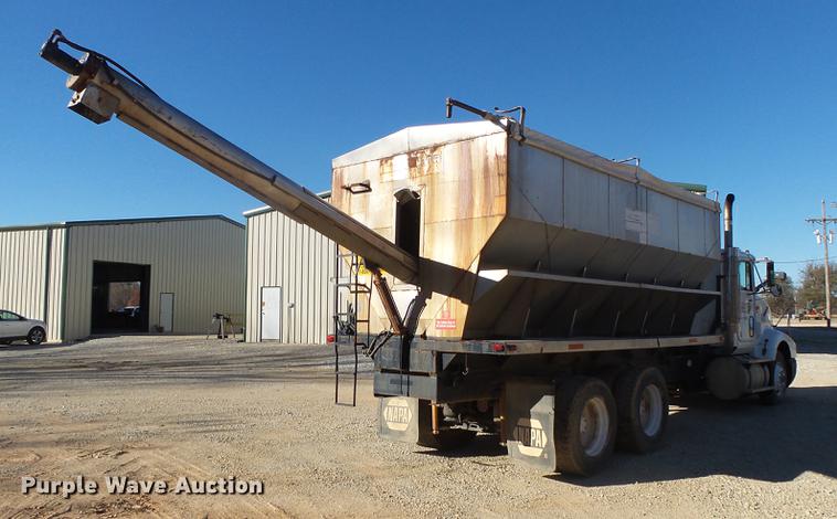 image for item DB7340 1994 International 9400 fertilizer tender truck