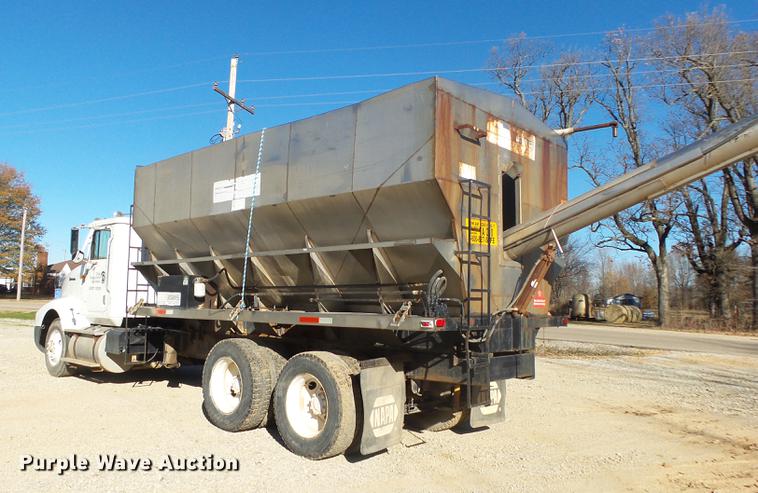 image for item DB7340 1994 International 9400 fertilizer tender truck