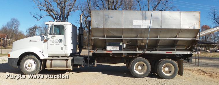 image for item DB7340 1994 International 9400 fertilizer tender truck