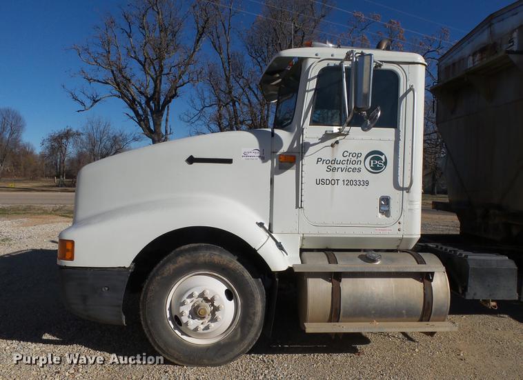 image for item DB7340 1994 International 9400 fertilizer tender truck