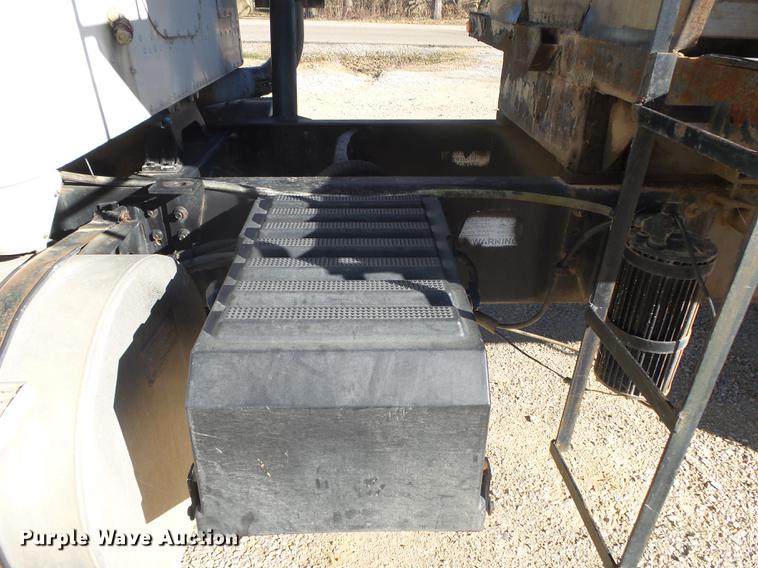 image for item DB7340 1994 International 9400 fertilizer tender truck