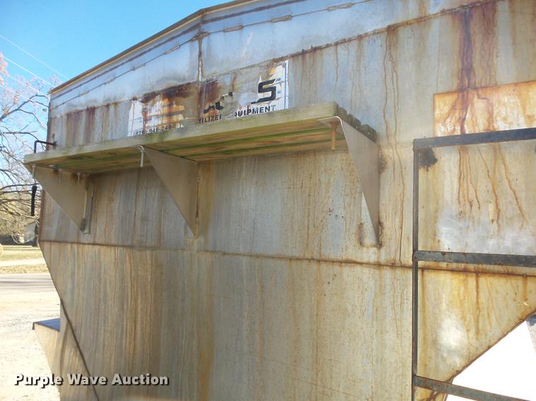 image for item DB7340 1994 International 9400 fertilizer tender truck