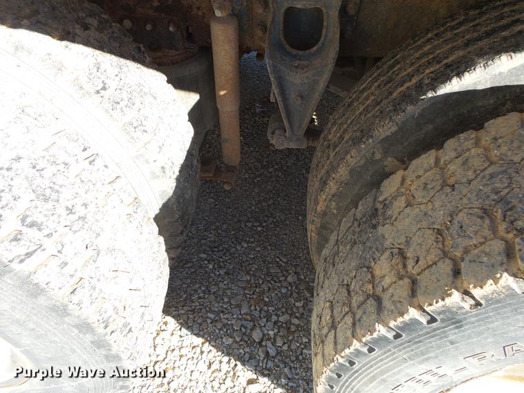 image for item DB7340 1994 International 9400 fertilizer tender truck