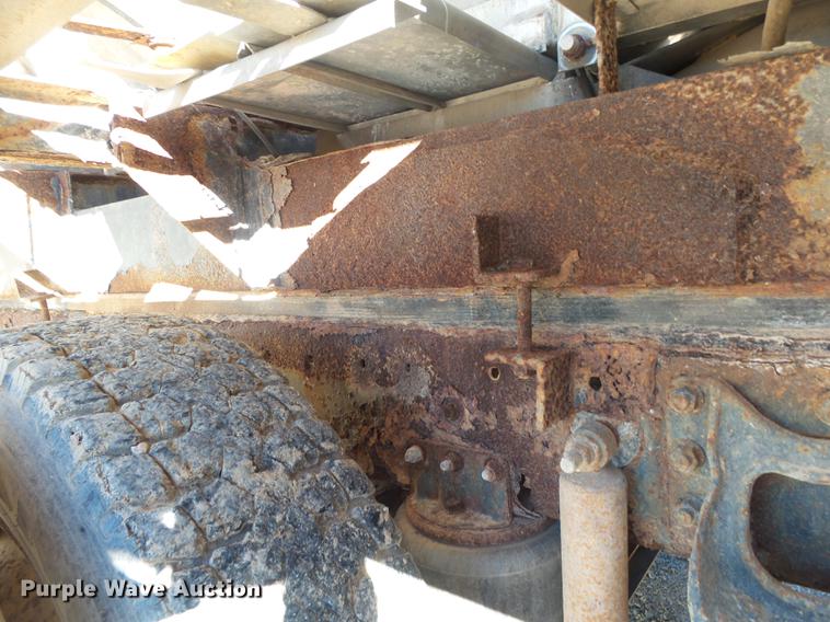 image for item DB7340 1994 International 9400 fertilizer tender truck