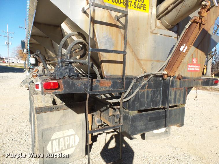 image for item DB7340 1994 International 9400 fertilizer tender truck