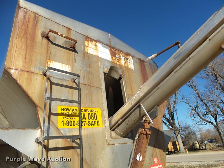 image for item DB7340 1994 International 9400 fertilizer tender truck