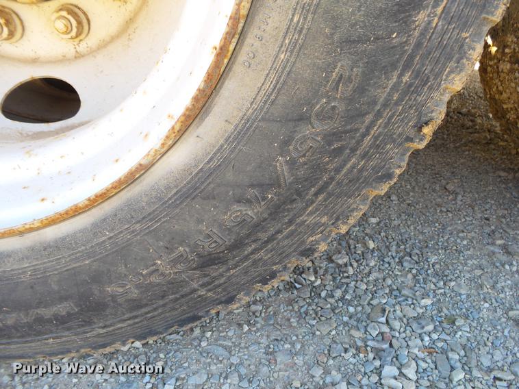 image for item DB7340 1994 International 9400 fertilizer tender truck