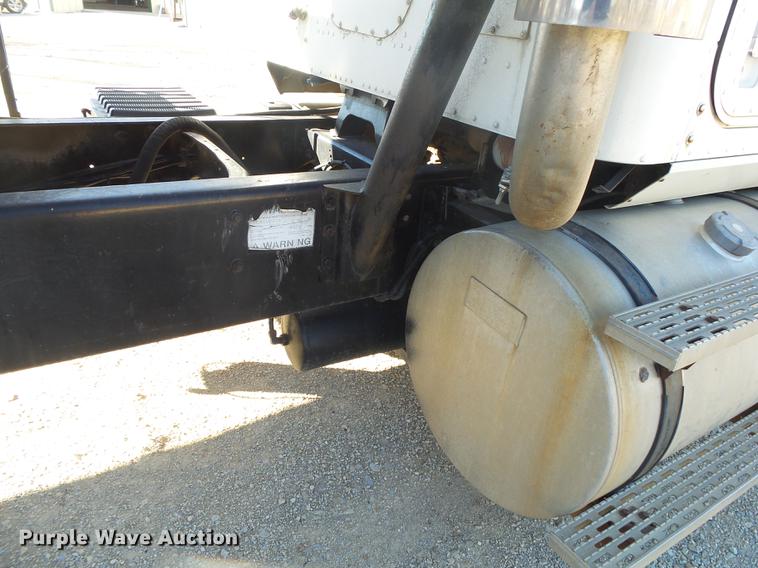 image for item DB7340 1994 International 9400 fertilizer tender truck