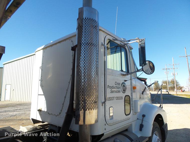 image for item DB7340 1994 International 9400 fertilizer tender truck