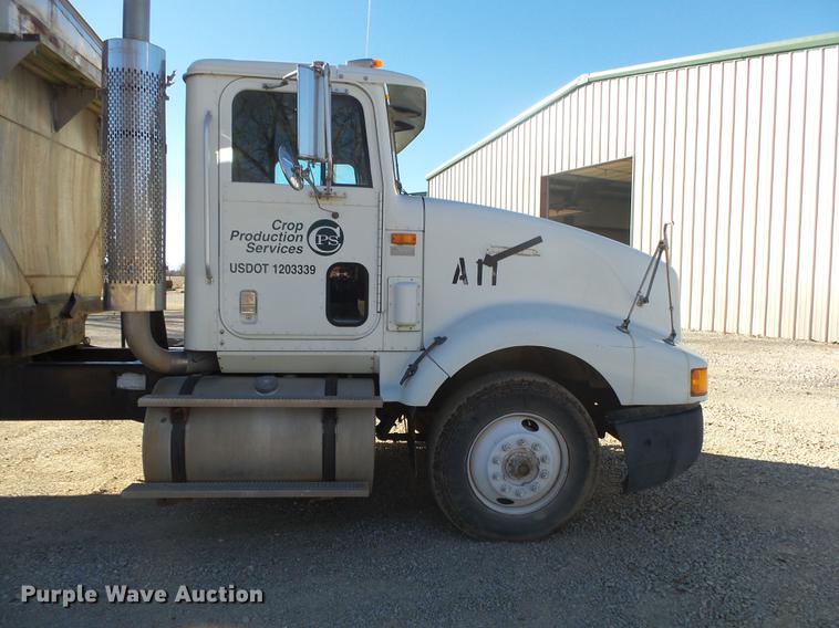 image for item DB7340 1994 International 9400 fertilizer tender truck