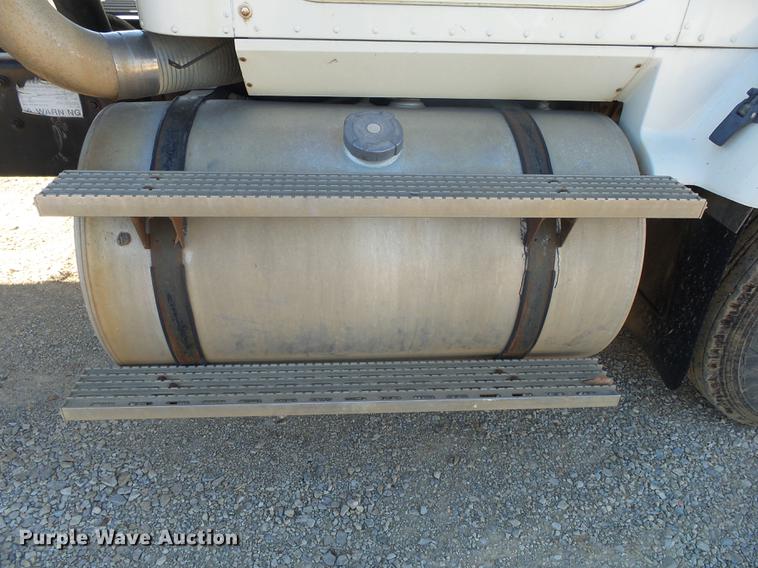 image for item DB7340 1994 International 9400 fertilizer tender truck