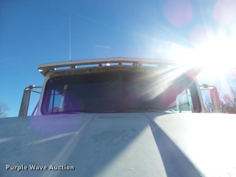 image for item DB7340 1994 International 9400 fertilizer tender truck