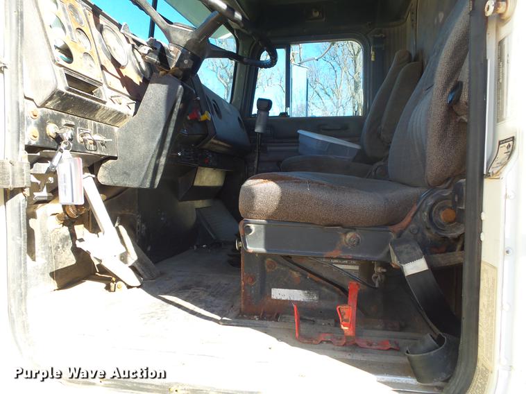 image for item DB7340 1994 International 9400 fertilizer tender truck