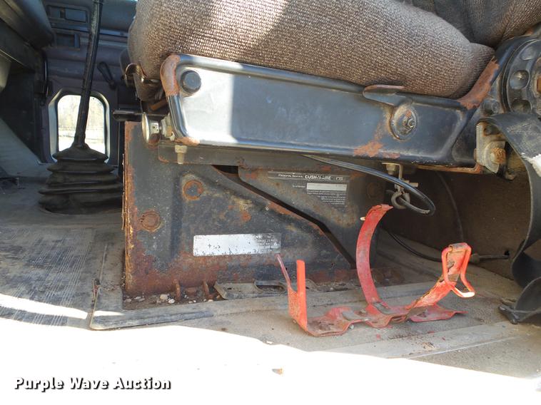 image for item DB7340 1994 International 9400 fertilizer tender truck