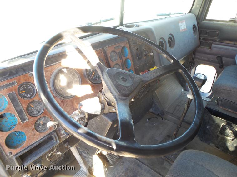 image for item DB7340 1994 International 9400 fertilizer tender truck