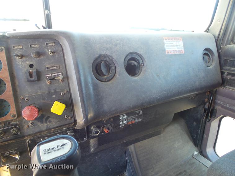 image for item DB7340 1994 International 9400 fertilizer tender truck