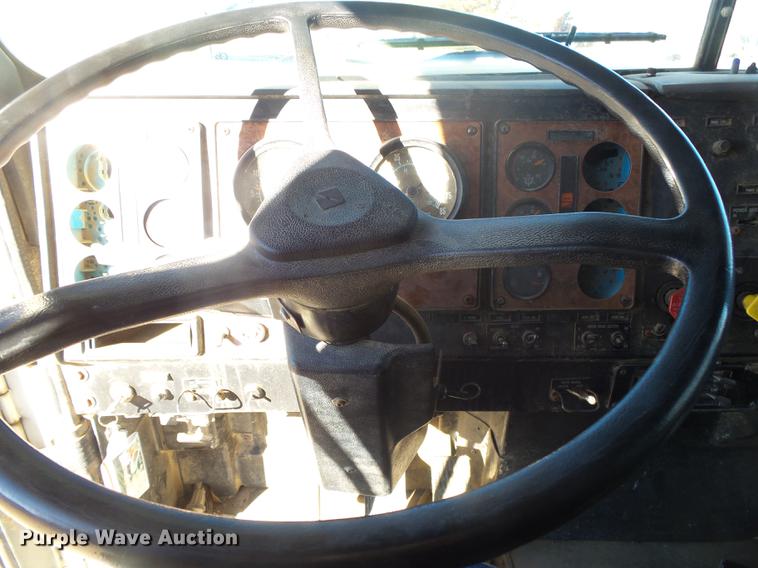 image for item DB7340 1994 International 9400 fertilizer tender truck