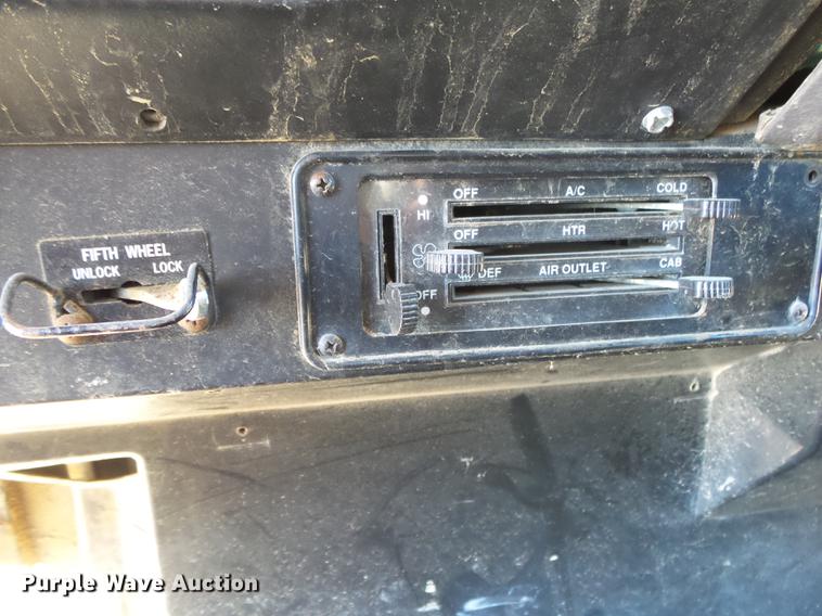 image for item DB7340 1994 International 9400 fertilizer tender truck