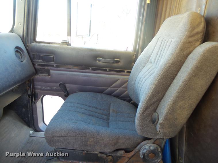 image for item DB7340 1994 International 9400 fertilizer tender truck