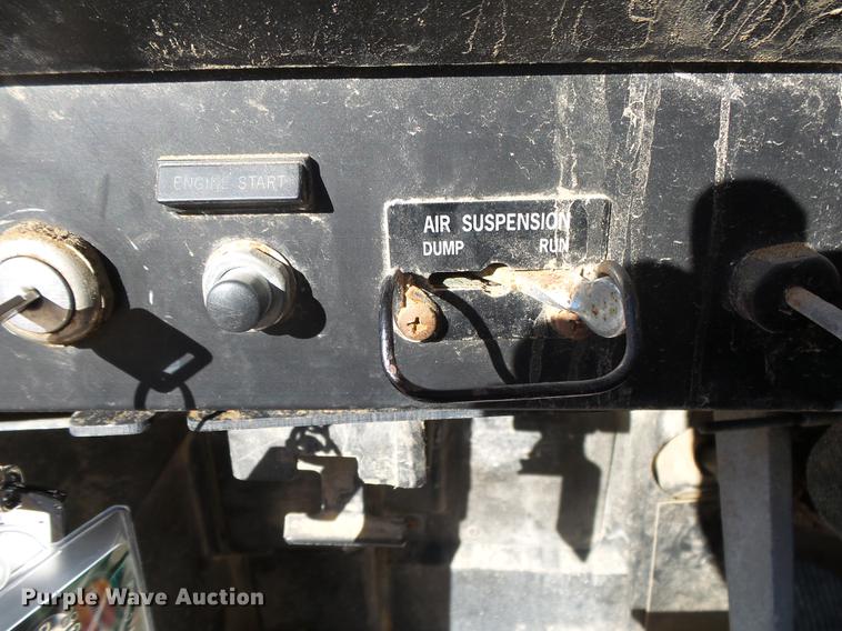 image for item DB7340 1994 International 9400 fertilizer tender truck