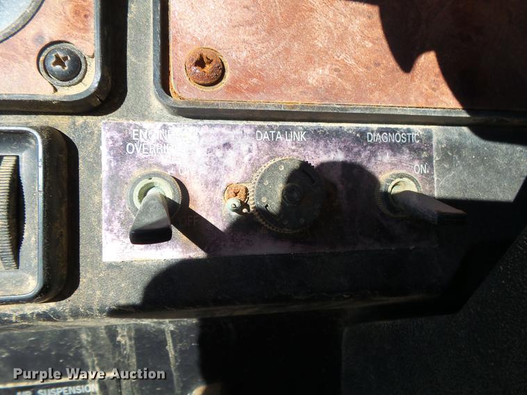 image for item DB7340 1994 International 9400 fertilizer tender truck