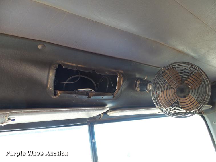 image for item DB7340 1994 International 9400 fertilizer tender truck