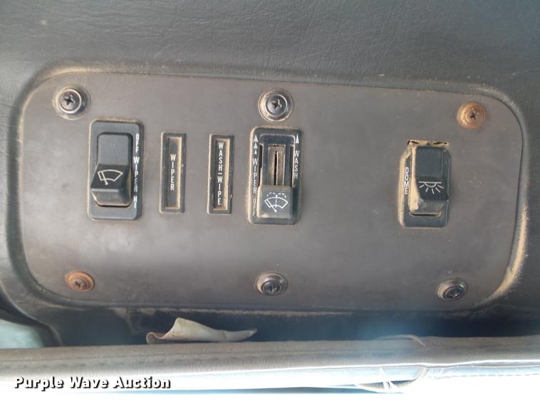 image for item DB7340 1994 International 9400 fertilizer tender truck