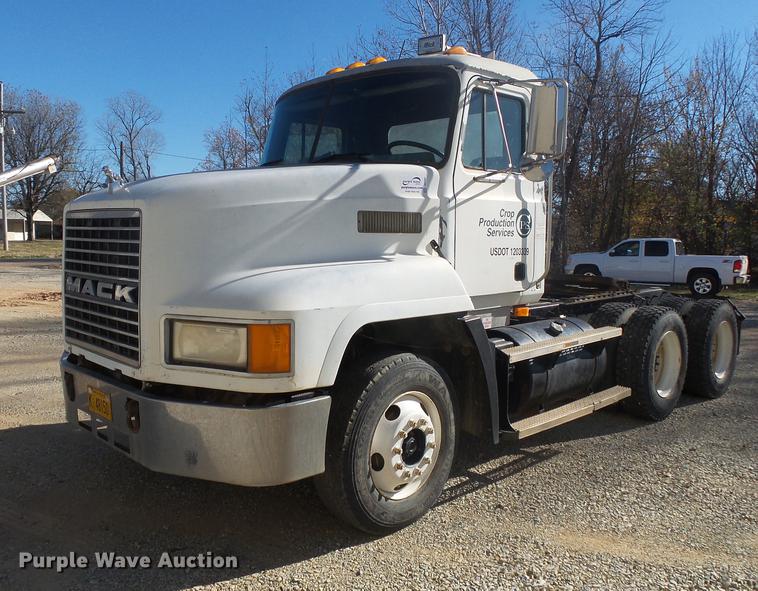 image for item DB7341 1998 Mack CH613 semi truck