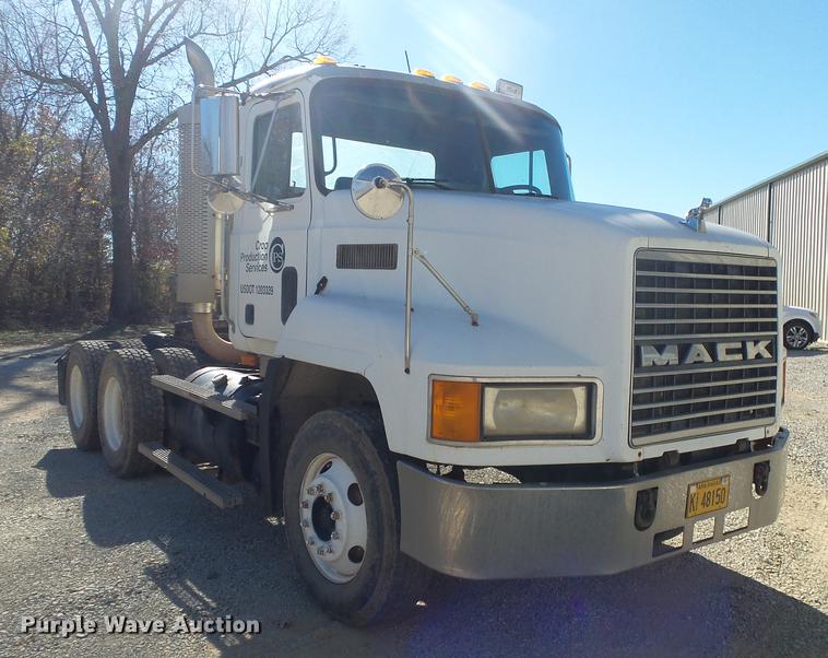 image for item DB7341 1998 Mack CH613 semi truck