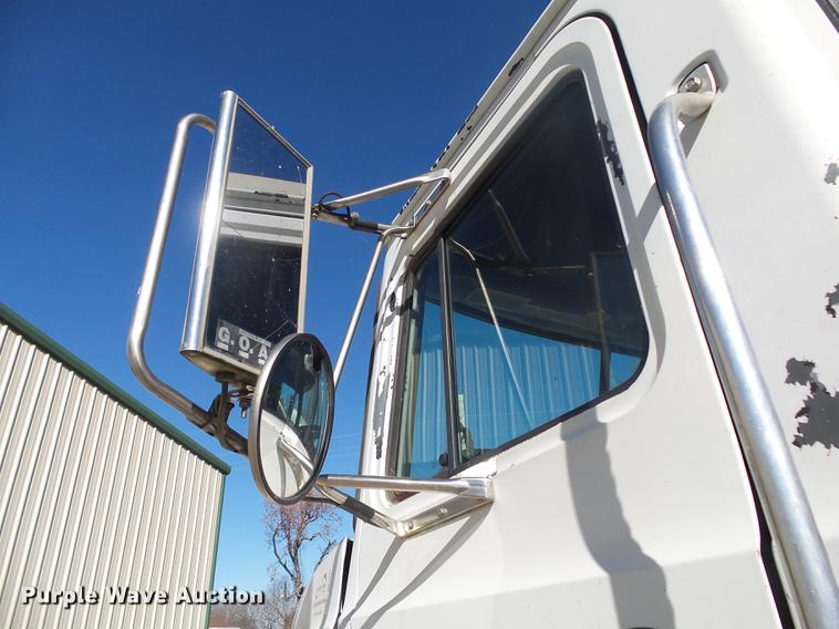 image for item DB7341 1998 Mack CH613 semi truck