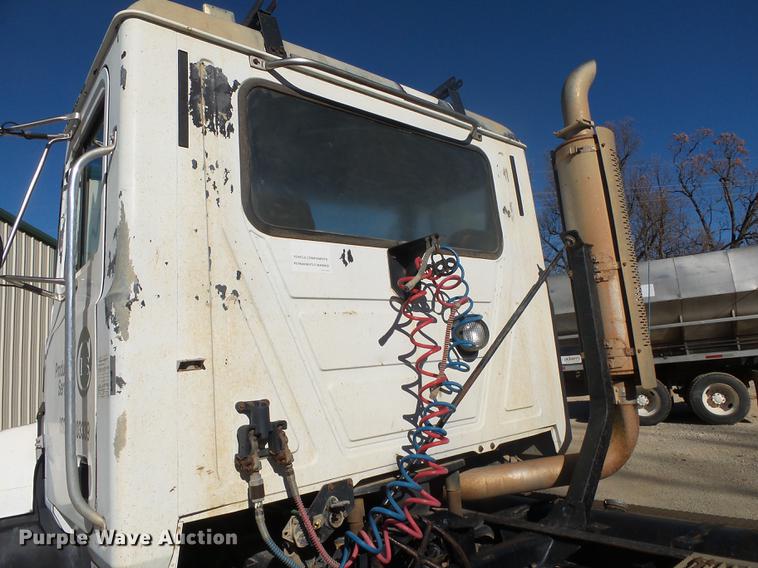 image for item DB7341 1998 Mack CH613 semi truck