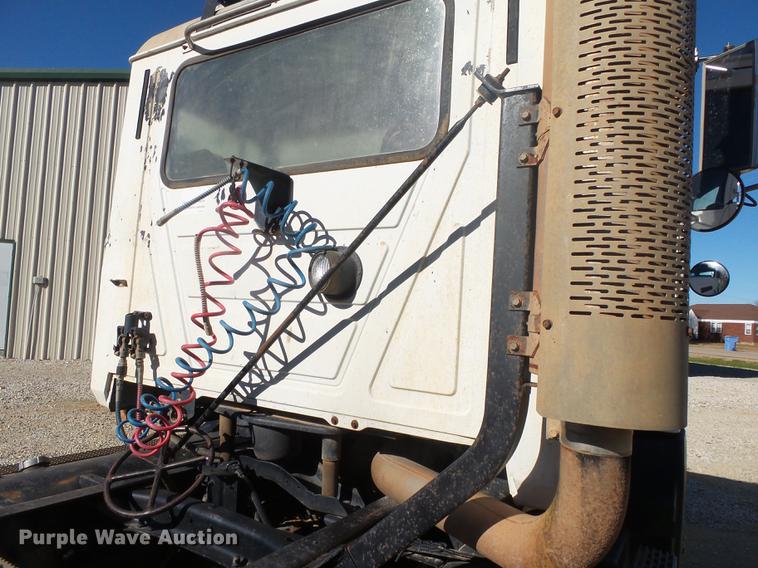 image for item DB7341 1998 Mack CH613 semi truck