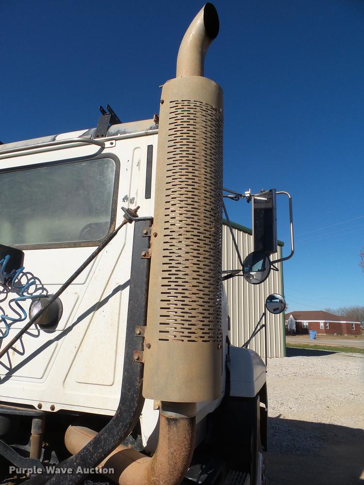 image for item DB7341 1998 Mack CH613 semi truck