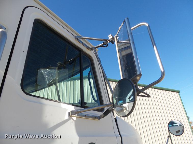 image for item DB7341 1998 Mack CH613 semi truck