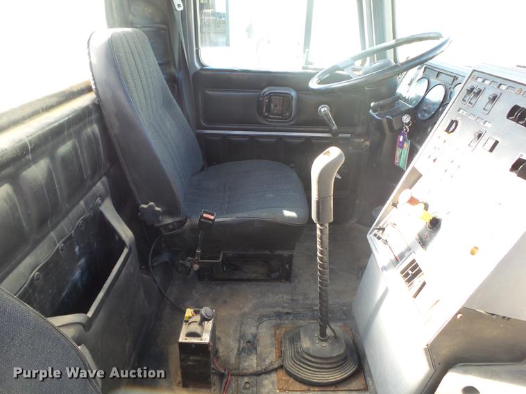 image for item DB7341 1998 Mack CH613 semi truck