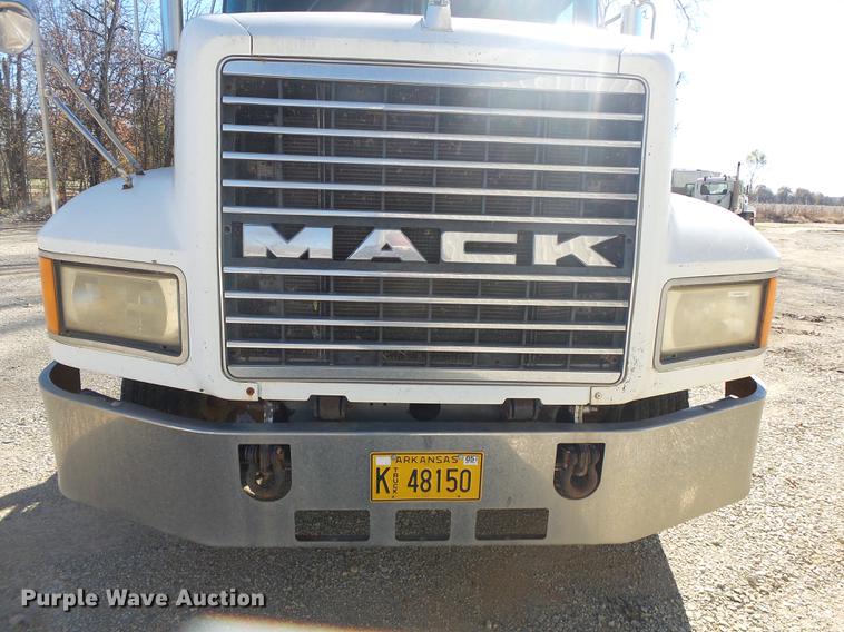 image for item DB7341 1998 Mack CH613 semi truck