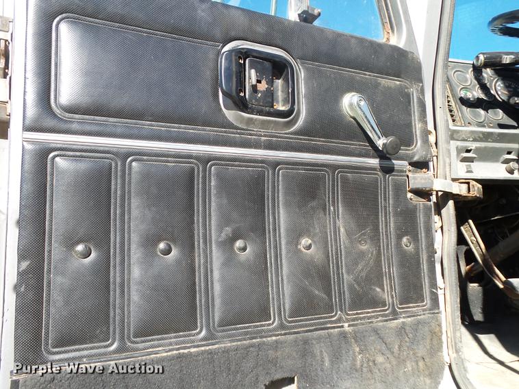 image for item DB7341 1998 Mack CH613 semi truck