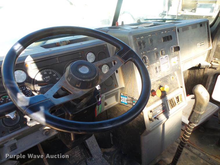 image for item DB7341 1998 Mack CH613 semi truck