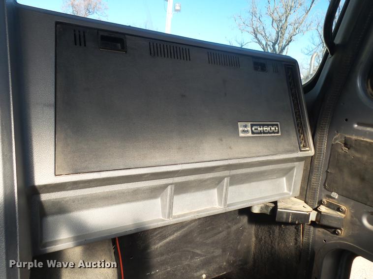 image for item DB7341 1998 Mack CH613 semi truck