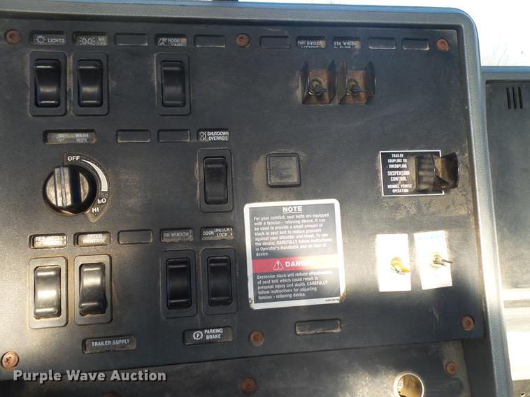 image for item DB7341 1998 Mack CH613 semi truck