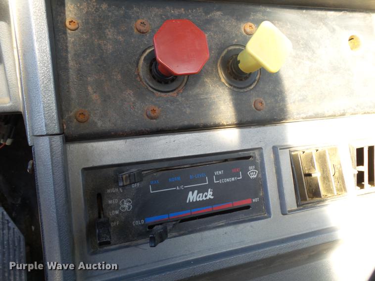 image for item DB7341 1998 Mack CH613 semi truck