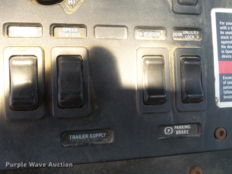 image for item DB7341 1998 Mack CH613 semi truck