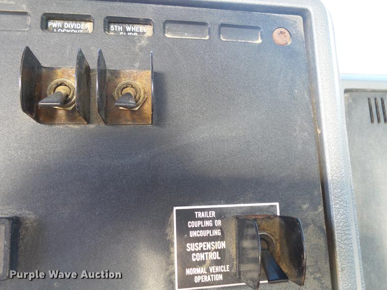 image for item DB7341 1998 Mack CH613 semi truck