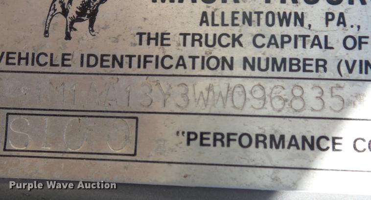 image for item DB7341 1998 Mack CH613 semi truck