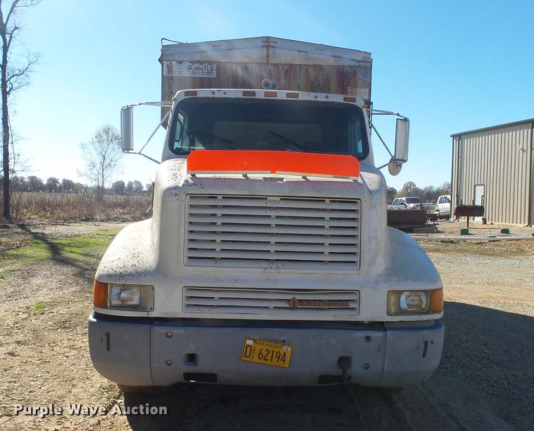 image for item DB7342 1990 International 8300 fertilizer tender truck