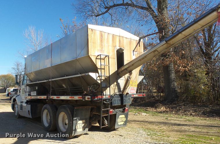 image for item DB7342 1990 International 8300 fertilizer tender truck